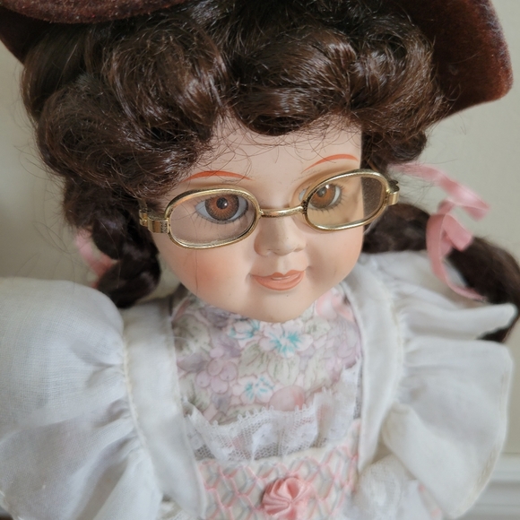 Vintage Alberton Porcelain doll - Picture 3 of 4